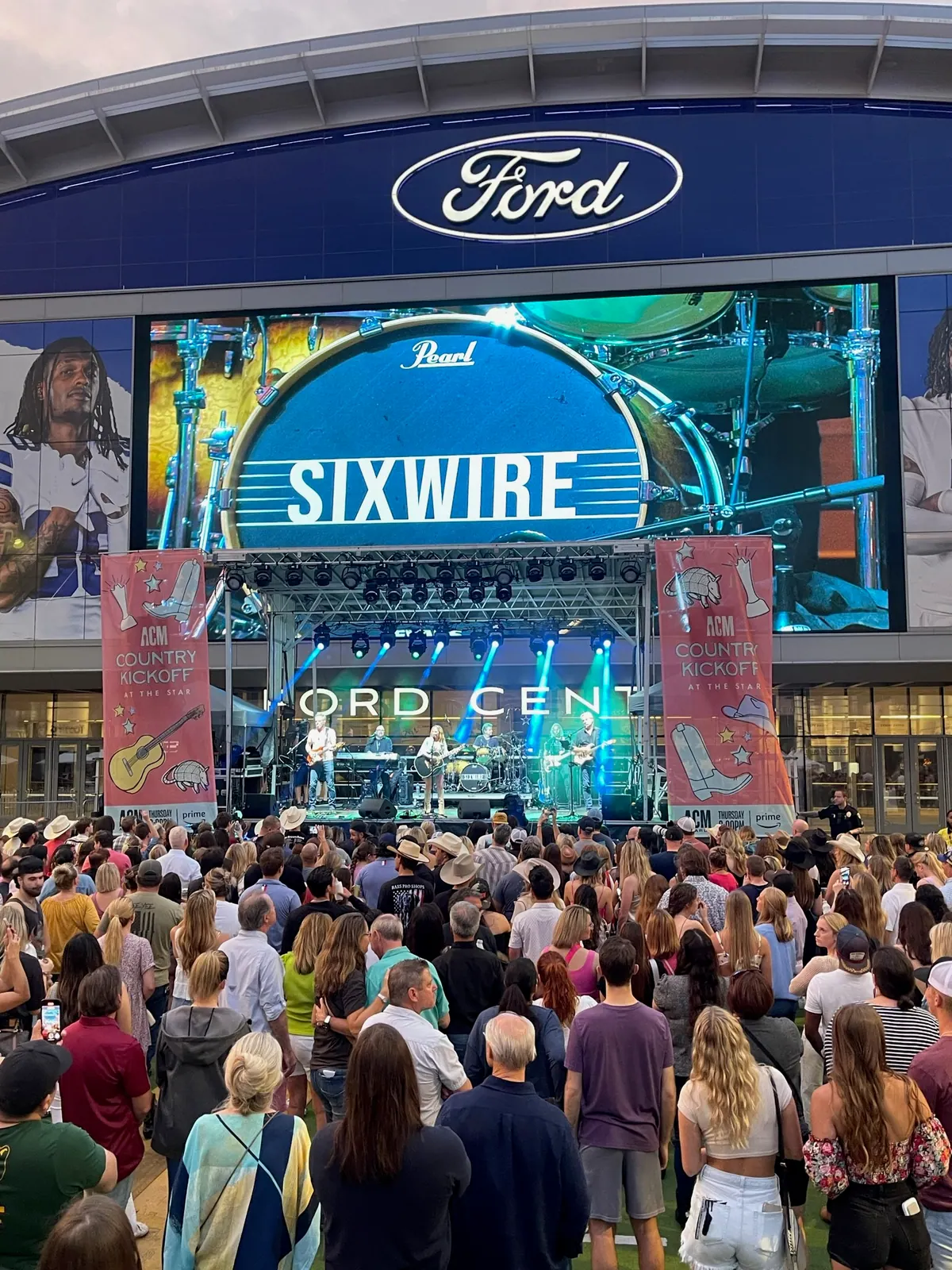 Live band on the plaza stage, The Star in Frisco