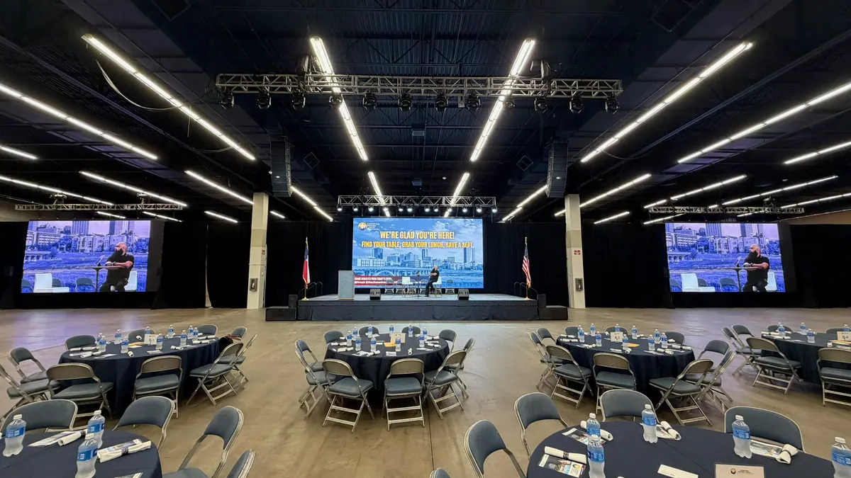 Luncheon with triple screens in a convention hall
