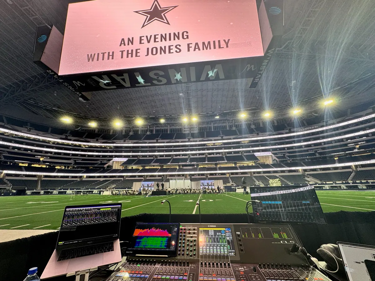 Console view at field level, AT&T Stadium