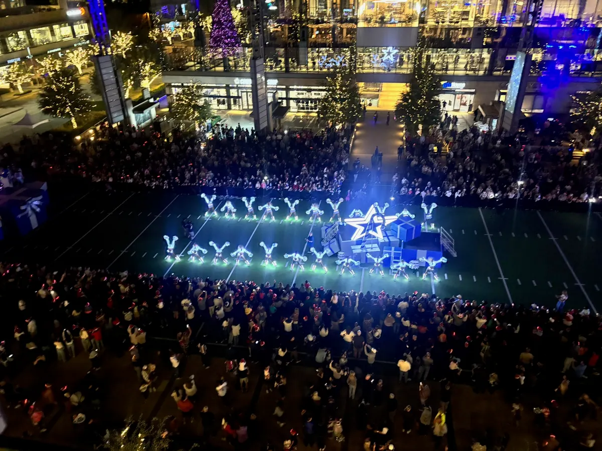 Tree lighting show, The Star in Frisco