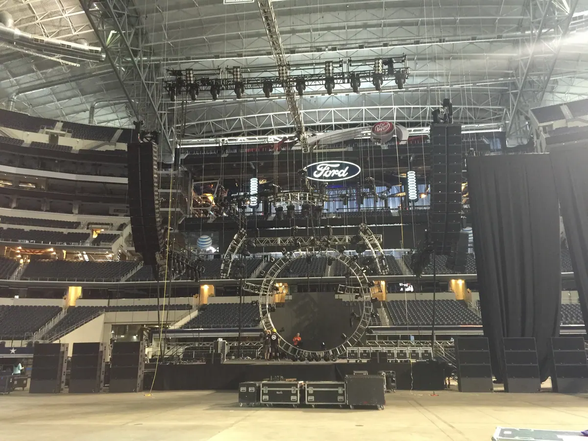 Rig in the air before the show